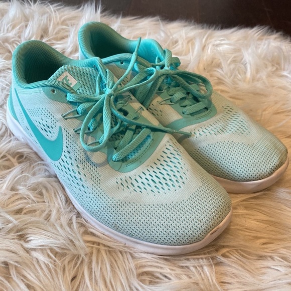 Nike free Run Mint Green Sneakers - Picture 3 of 7